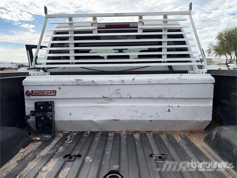Chevrolet Silverado 2500HD 4x4 Crew Cab Pickup Otros