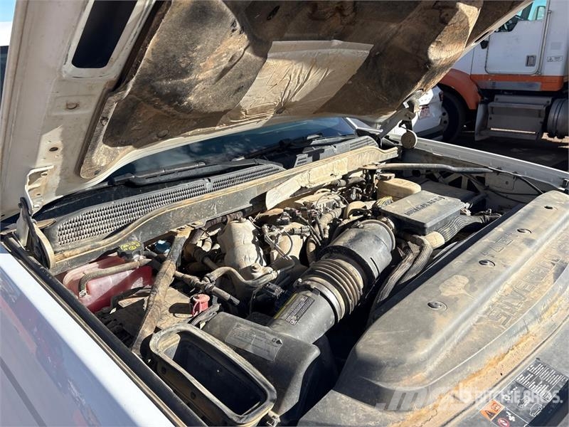 Chevrolet Silverado 2500HD شاحنات مسطحة/مفصلية الجوانب