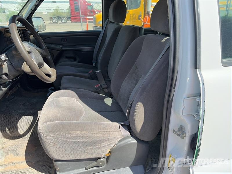 Chevrolet Silverado 2500 HD 4x2 Crew Cab Pickup Kita
