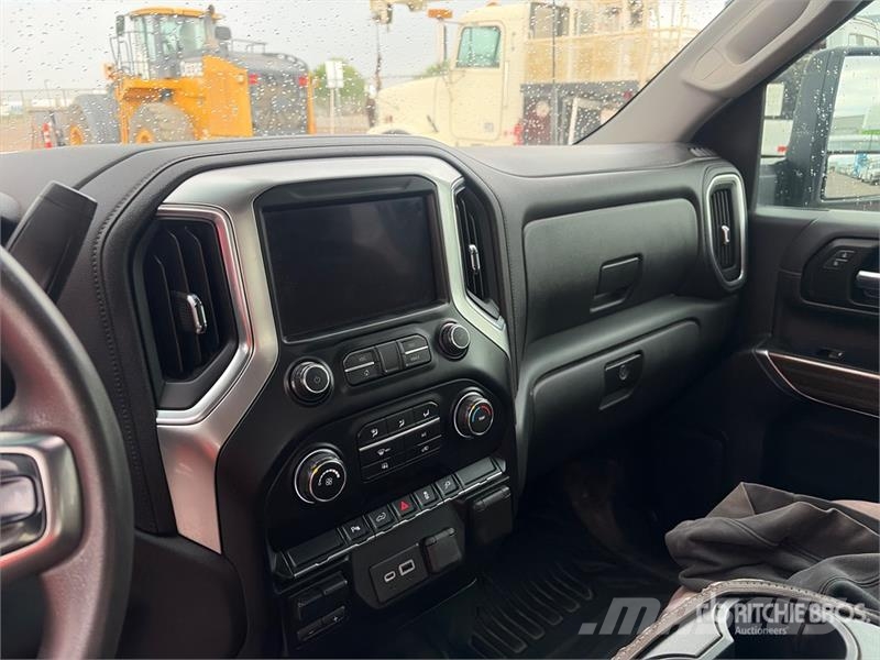 Chevrolet Silverado 2500HD 4x2 Crew Cab Pickup Andere Transporter