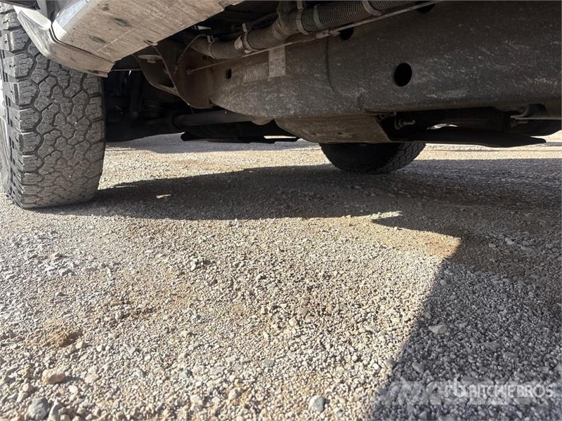 Chevrolet Silverado 2500HD 4x4 Crew Cab Utility Truck 픽업/드롭사이드