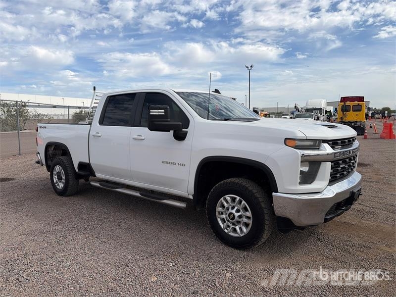 Chevrolet Silverado 2500HD 4x4 Crew Cab Pickup Otros