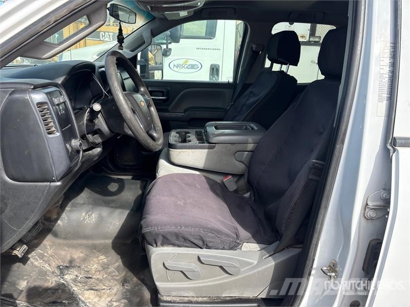 Chevrolet Silverado 2500HD Extended Cab Utility Truck Пикапи