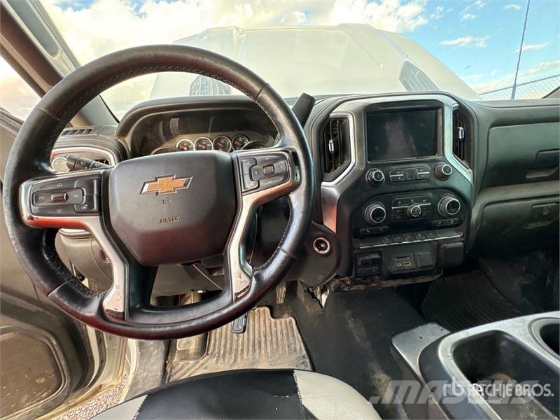 Chevrolet Silverado 2500HD Z71 4x4 Crew Cab Pickup その他