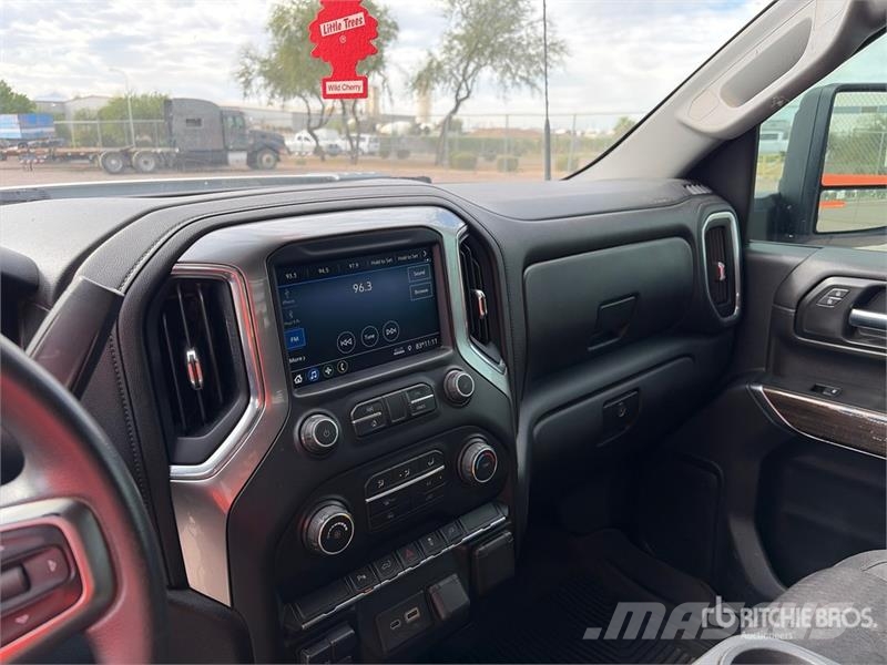 Chevrolet Silverado 2500HD 4x4 Crew Cab Pickup Otros