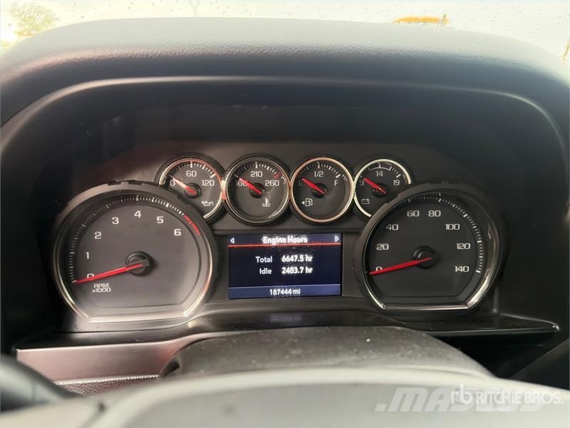 Chevrolet Silverado 2500HD 4x2 Crew Cab Pickup Andere Transporter