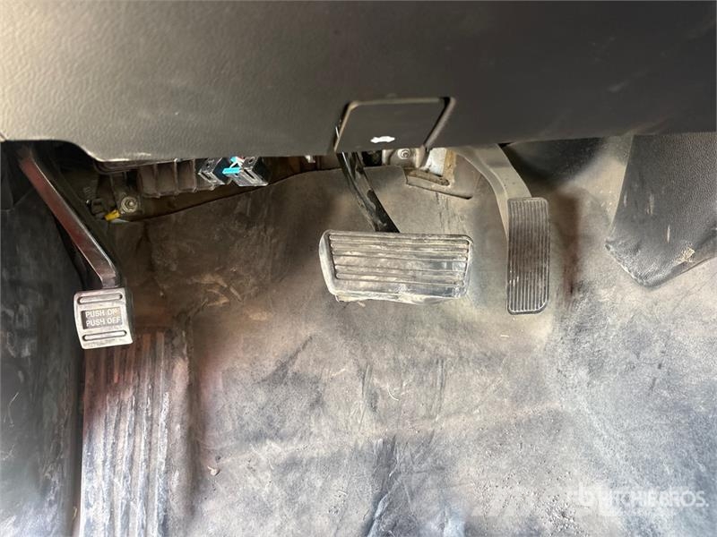 Chevrolet Silverado 2500HD 4x4 Crew Cab Utility Truck 픽업/드롭사이드