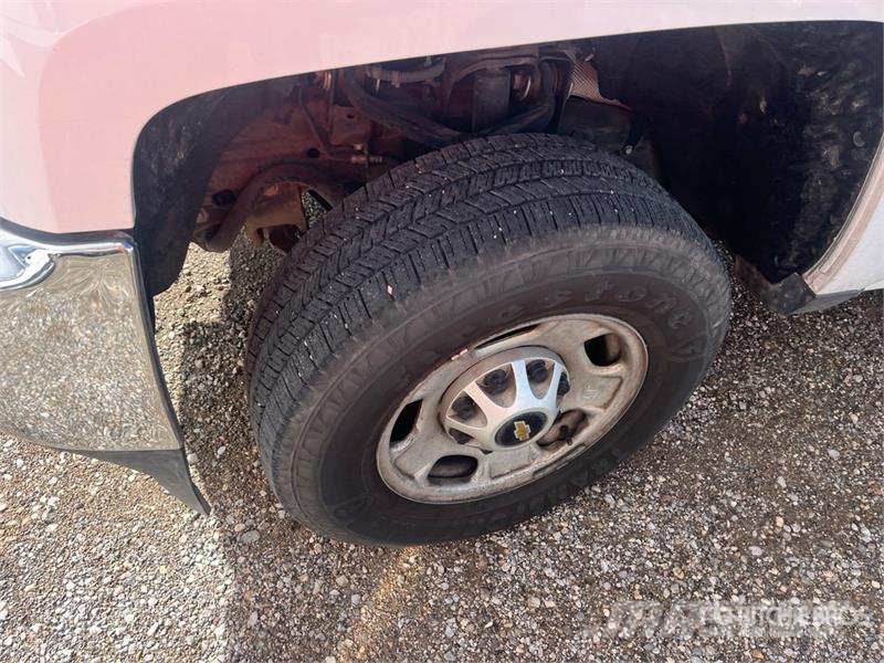 Chevrolet Silverado 2500HD 4x4 Crew Cab Utility Truck Prekucniki