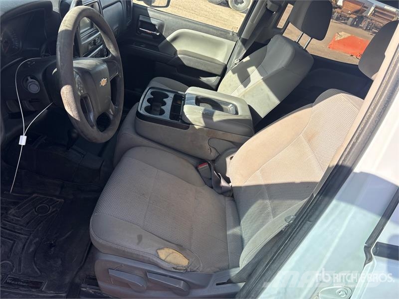 Chevrolet Silverado 2500HD شاحنات مسطحة/مفصلية الجوانب