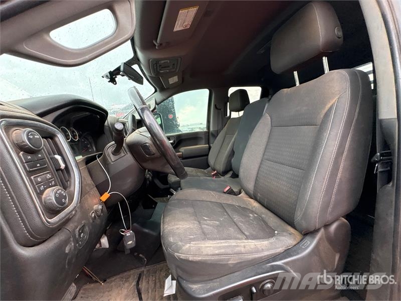 Chevrolet Silverado 2500HD Z71 4x4 Extended Cab Pickup (Inop Прочие фургоны