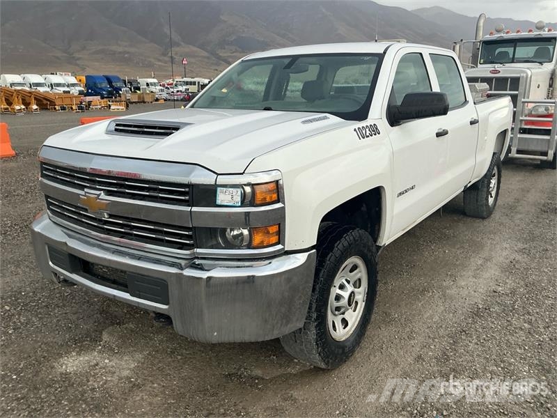 Chevrolet Silverado 2500HD 4x4 Crew Cab Pickup Andre varebiler