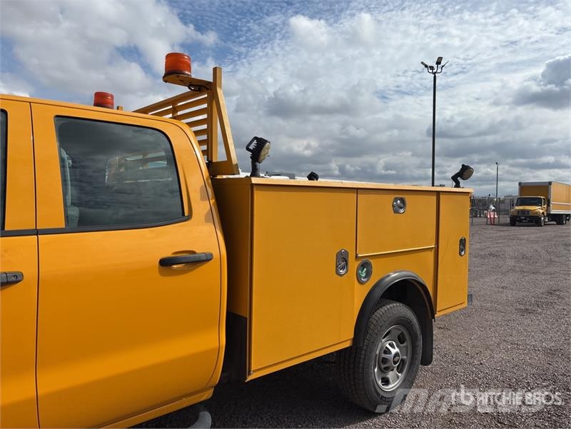 Chevrolet Silverado 2500HD Vieglais kravas automobilis/izkraušana no sāniem
