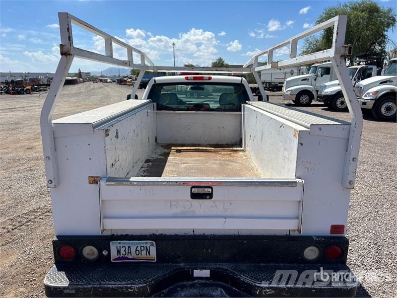 Chevrolet Silverado 2500HD 4x2 Utility Truck شاحنات خفيفة/مفصلية الجوانب