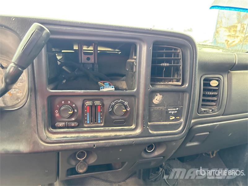 Chevrolet Silverado 2500HD 4x2 Utility Truck Pik up kamioni