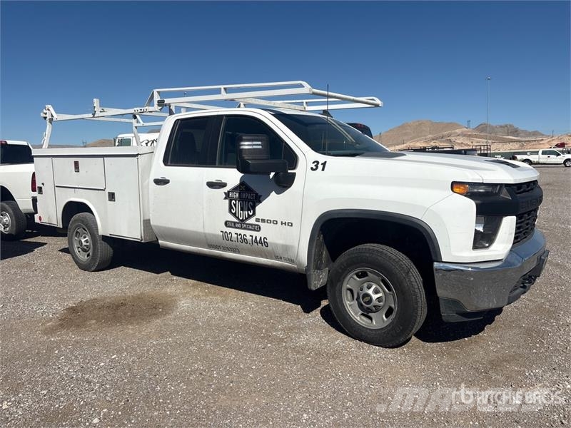 Chevrolet Silverado 2500 4x2 Crew Cab Utility Truck Prekucniki