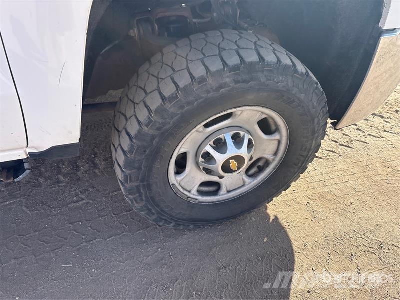 Chevrolet Silverado 2500HD شاحنات مسطحة/مفصلية الجوانب