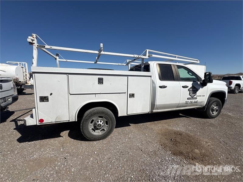 Chevrolet Silverado 2500 4x2 Crew Cab Utility Truck Prekucniki