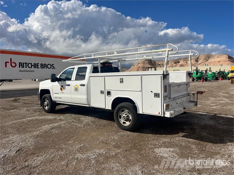 Chevrolet Silverado 2500HD 4x4 Crew Cab Utility Truck Prekucniki