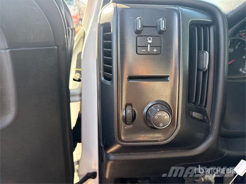Chevrolet Silverado 2500HD شاحنات مسطحة/مفصلية الجوانب