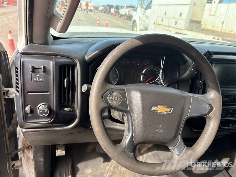 Chevrolet Silverado 2500HD Extended Cab Utility Truck Пикапи