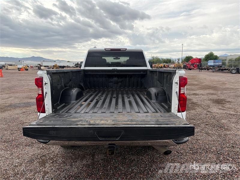 Chevrolet Silverado 2500HD 4x2 Crew Cab Pickup Andere Transporter