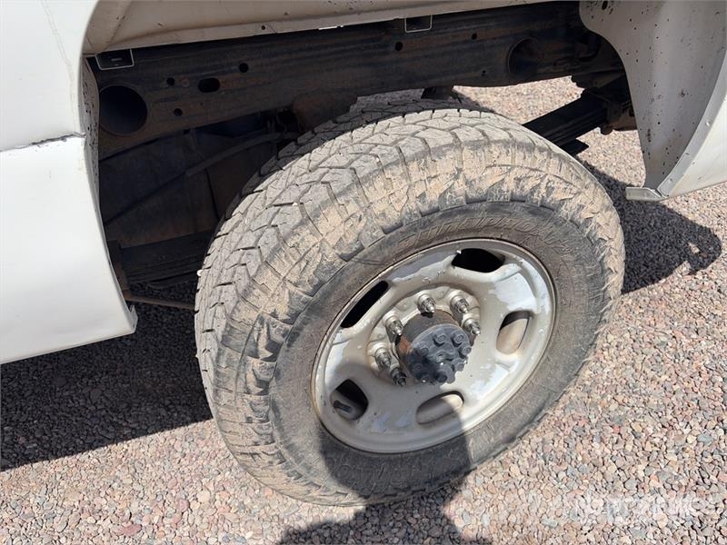 Chevrolet Silverado 2500 HD 4x2 Crew Cab Pickup Altele