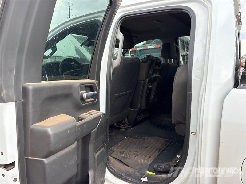 Chevrolet Silverado 2500HD Z71 4x4 Extended Cab Pickup (Inop Прочие фургоны