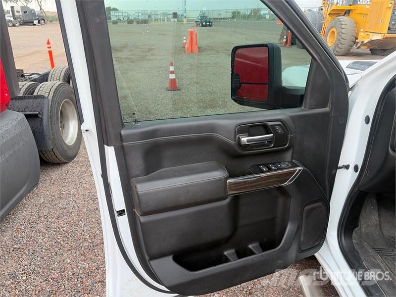 Chevrolet Silverado 2500HD 4x2 Crew Cab Pickup Andere Transporter