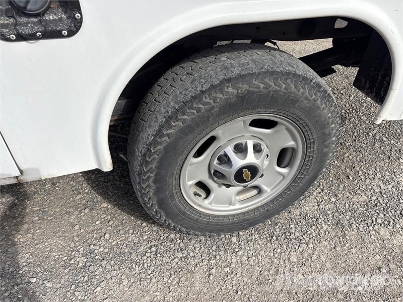 Chevrolet Silverado 2500HD Extended Cab Utility Truck Пикапи