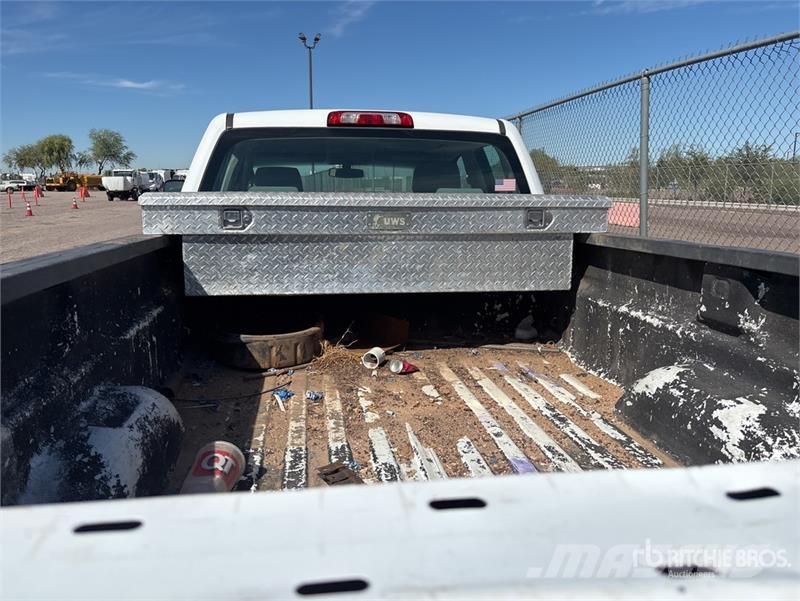 Chevrolet Silverado 2500 HD 4x2 Crew Cab Pickup Otros