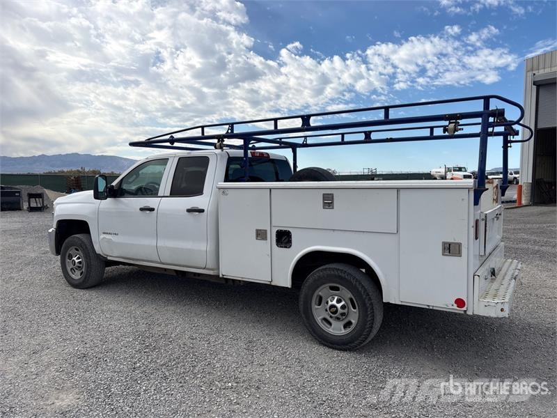 Chevrolet Silverado 2500HD Extended Cab Utility Truck Пикапи