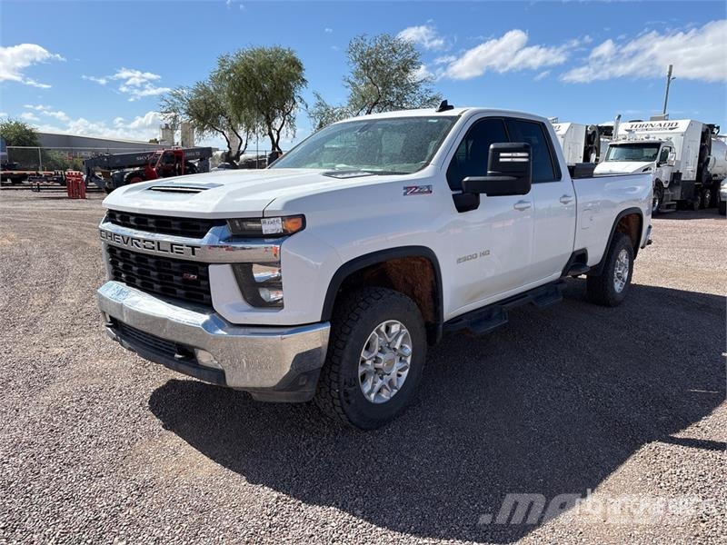 Chevrolet Silverado 2500 HD Custom 4x4 Extended Cab Pickup Drugi