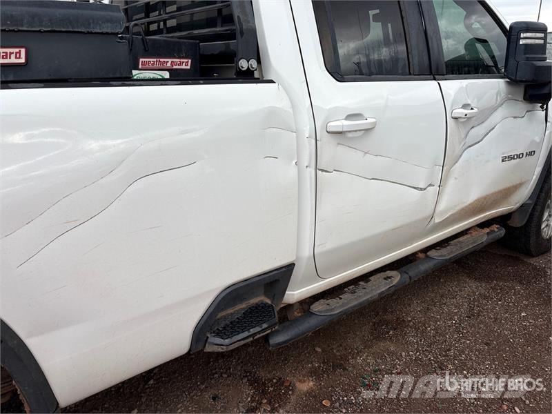 Chevrolet Silverado 2500HD Z71 4x4 Extended Cab Pickup (Inop Прочие фургоны