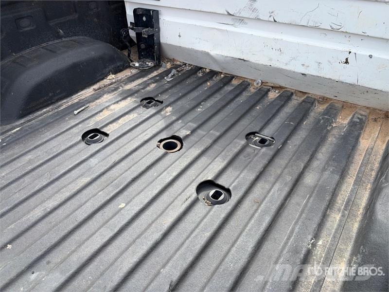 Chevrolet Silverado 2500HD 4x4 Crew Cab Pickup Otros