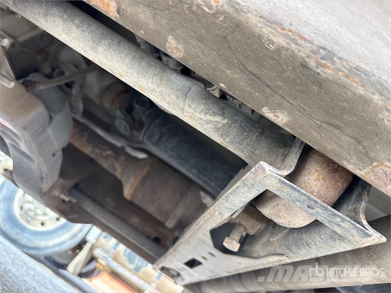 Chevrolet Silverado 2500HD Extended Cab Utility Truck Пикапи