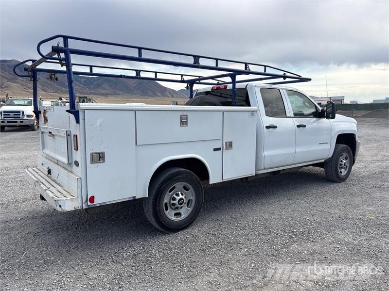 Chevrolet Silverado 2500HD Extended Cab Utility Truck Пикапи