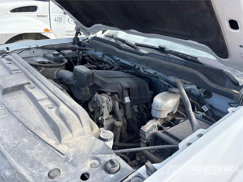 Chevrolet Silverado 2500HD Extended Cab Utility Truck Пикапи