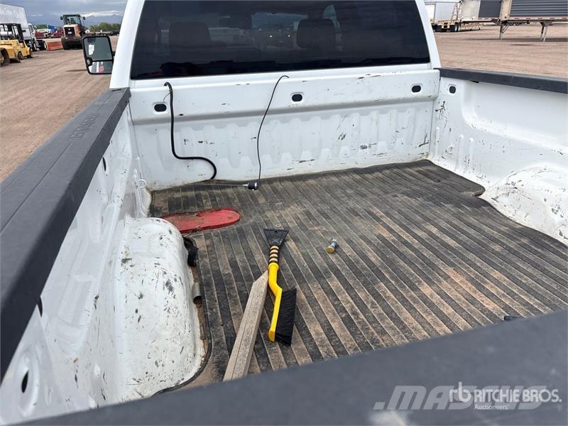 Chevrolet Silverado 2500 HD 4x4 Crew Cab Pickup Iné