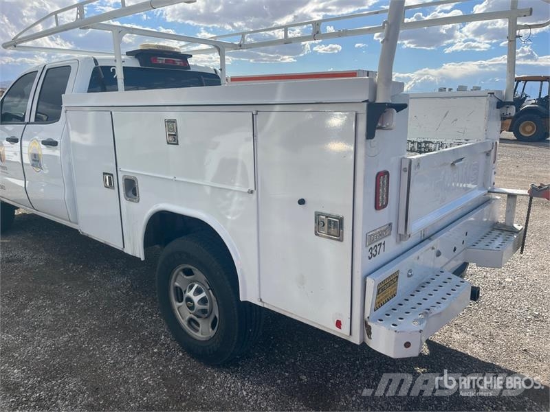 Chevrolet Silverado 2500HD 4x4 Crew Cab Utility Truck Prekucniki
