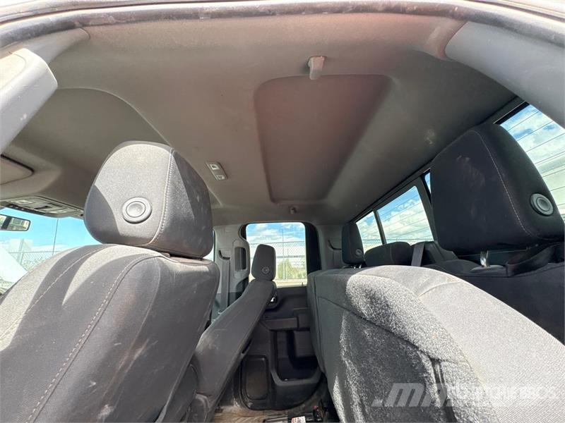 Chevrolet Silverado 2500 HD Custom 4x4 Extended Cab Pickup Drugi