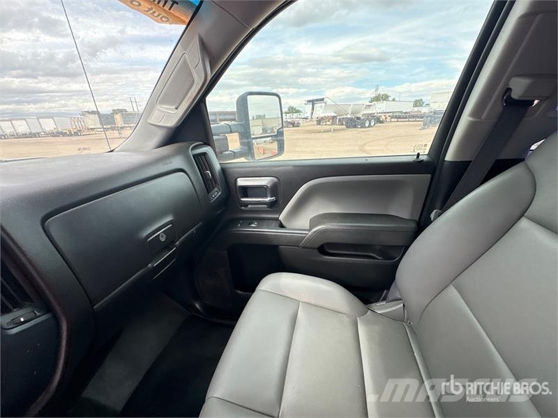 Chevrolet Silverado 2500 HD 4x4 Crew Cab Pickup Iné
