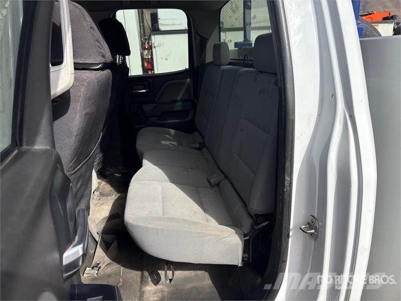 Chevrolet Silverado 2500HD Extended Cab Utility Truck Пикапи