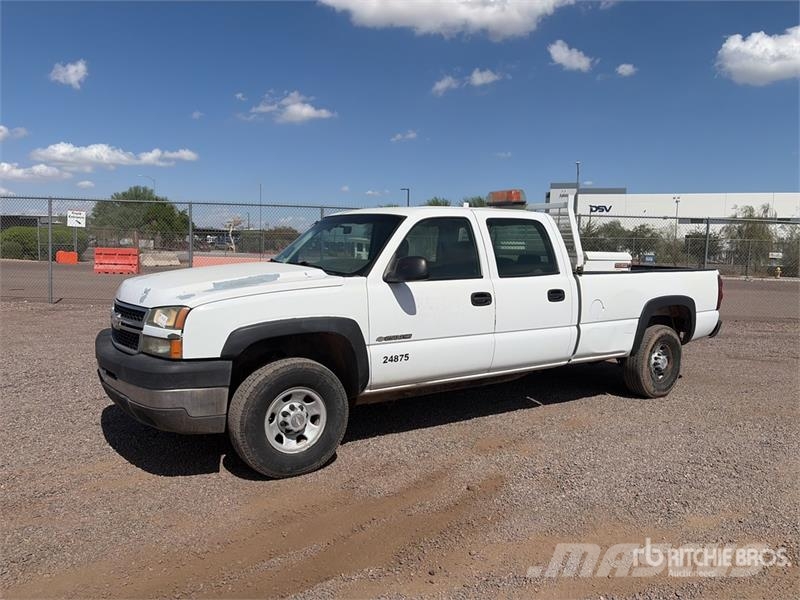 Chevrolet Silverado 2500 HD 4x2 Crew Cab Pickup Kita