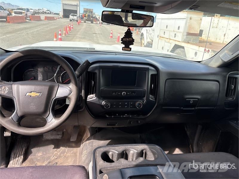 Chevrolet Silverado 2500HD Extended Cab Utility Truck Пикапи