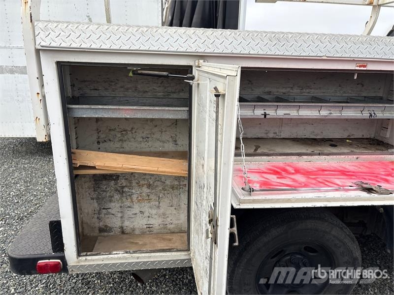 Chevrolet Silverado 2500HD 4x2 Utility Truck Pik up kamioni