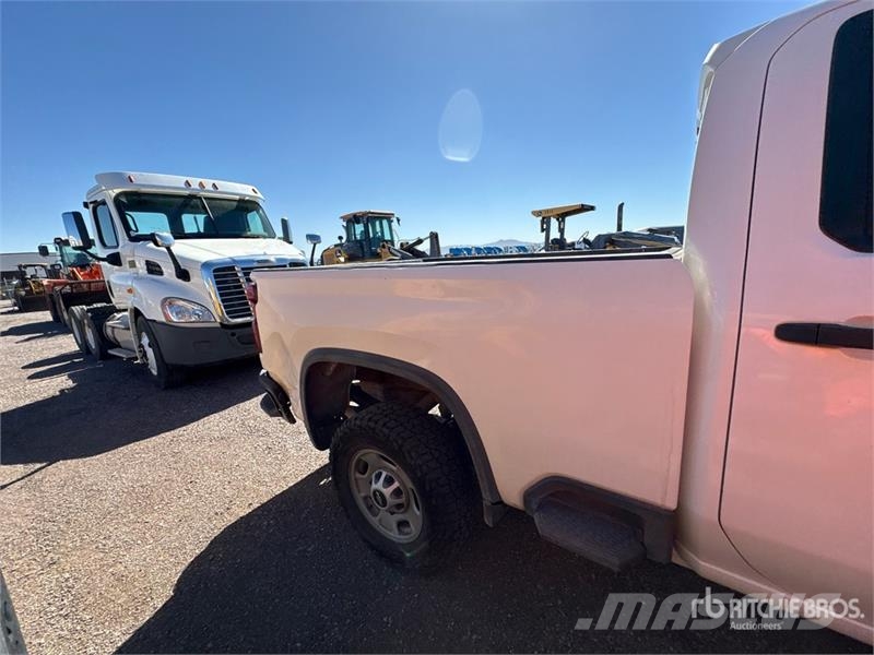 Chevrolet Silverado 2500 HD Z71 4x4 Crew Cab Pickup (Inopera Diger