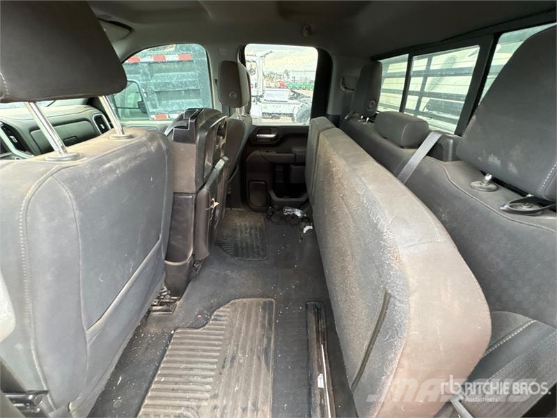 Chevrolet Silverado 2500HD Z71 4x4 Extended Cab Pickup (Inop Прочие фургоны