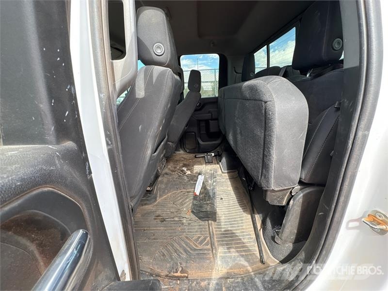 Chevrolet Silverado 2500 HD Custom 4x4 Extended Cab Pickup Drugi