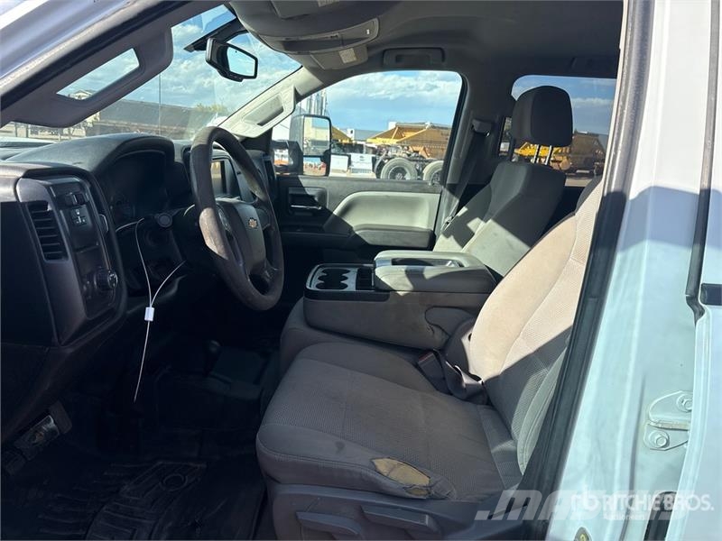 Chevrolet Silverado 2500HD شاحنات مسطحة/مفصلية الجوانب
