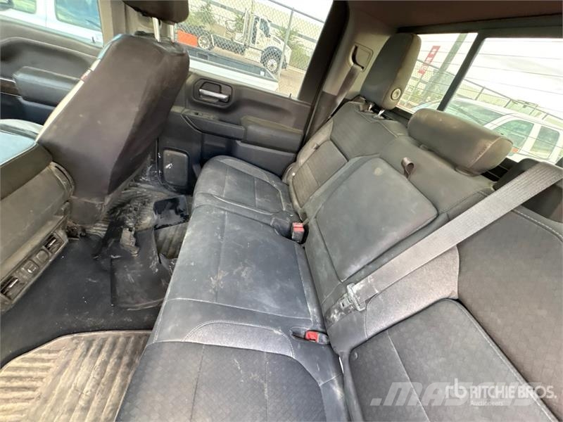 Chevrolet Silverado 2500HD Z71 4x4 Crew Cab Pickup その他